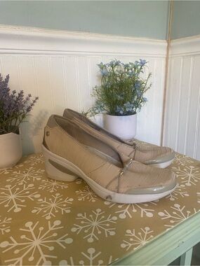 BZEES Beige Women's Slip-On Comfort Wedges